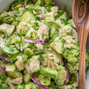 Салат с тунцом и авокадо /  Tuna avocado salad