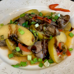 Куриная печенка с зелёным яблоком