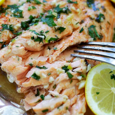 Филе лосося в духовке под сливочно-лимонным соусом /  Salmon baked under creamy lemon sauce
