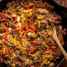 Говядина на воке с овощами / Beef stir fry with vegetables