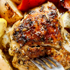 Средиземноморская курочка с картофелем и травами / Mediterranean chicken with potatoes and herbs